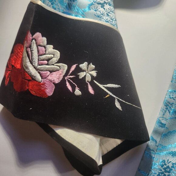 Vtg Fuji Japan Embroidered Kimono Jacket Robe Blue & Black floral cuff collar - Picture 3 of 9